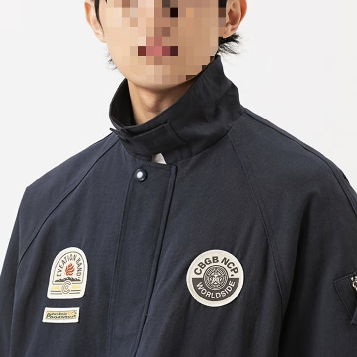 Herren Overshirt-Bomberjacke im Military-Look mit Emblem‑Patches, Ärmeltasche & geripptem Saum Echoarchiv