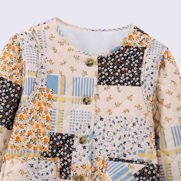 Damen gesteppte Kurzjacke im Patchwork-Quiltstil mit Rundhalsausschnitt und aufgesetzten Taschen – Célinea
