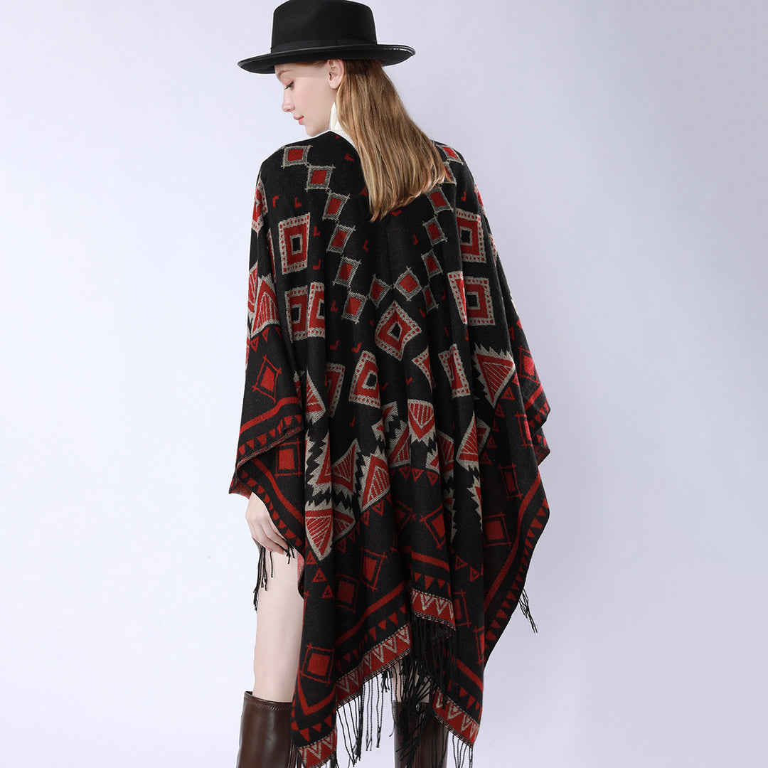 Damen Zweilagiger Kapuzen-Überwurf mit asymmetrischem Fransensaum und geometrischem Jacquard – Montévia