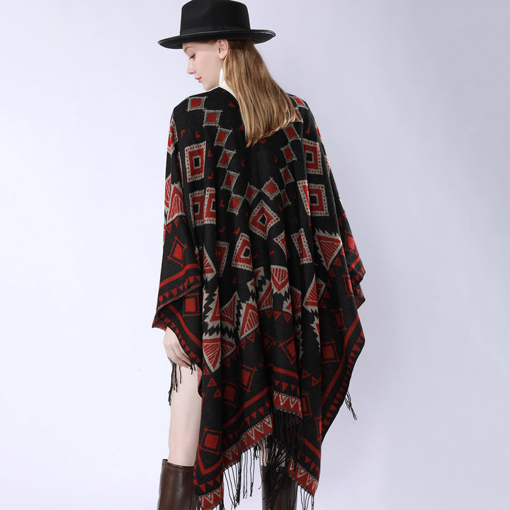 Damen Zweilagiger Kapuzen-Überwurf mit asymmetrischem Fransensaum und geometrischem Jacquard – Montévia