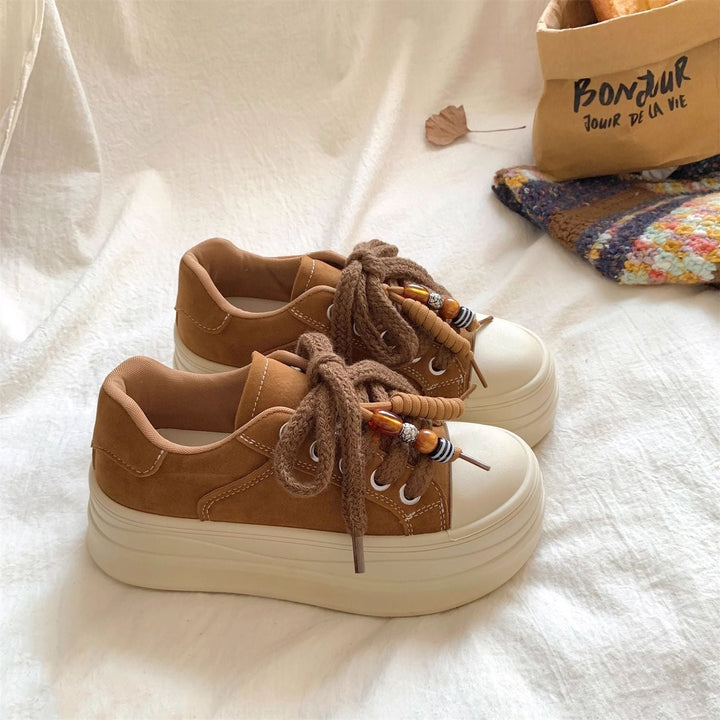 Damen Chunky Plateau-Sneaker mit dekorativen Schnürdetails Echo Archiv