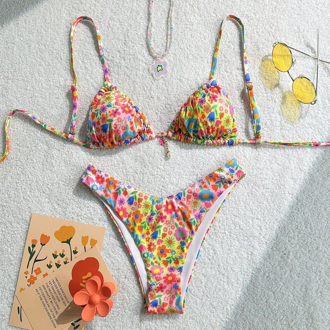 Damen Triangel-Bikini mit buntem Floral-Design und feinen Rüschendetails Echo Archiv