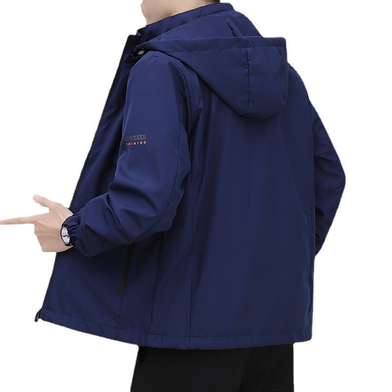 Herren leichte Softshell-Kapuzenjacke mit winddichter Membran, Reißverschluss‑Taschen und elastischen Bündchen Echoarchiv