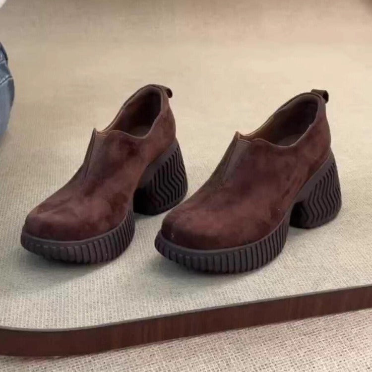 Damen Plateau-Slipper mit markanter Profilsohle und elastischem Einstieg Echo Archiv