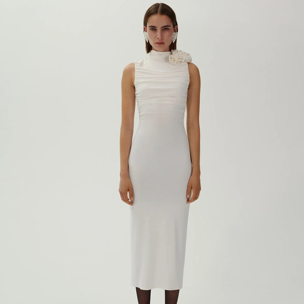 Damen figurbetontes Abendkleid mit asymmetrischem Kragen und floraler Applikation Echo Archiv