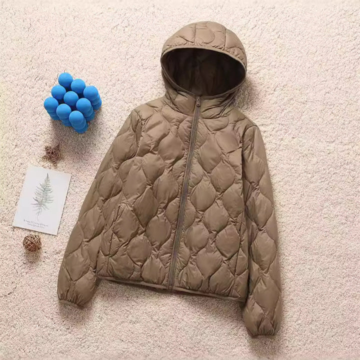 Damen Kapuzen-Steppjacke mit tropfenförmiger Steppung und ultraleichter Thermofüllung Echoarchiv