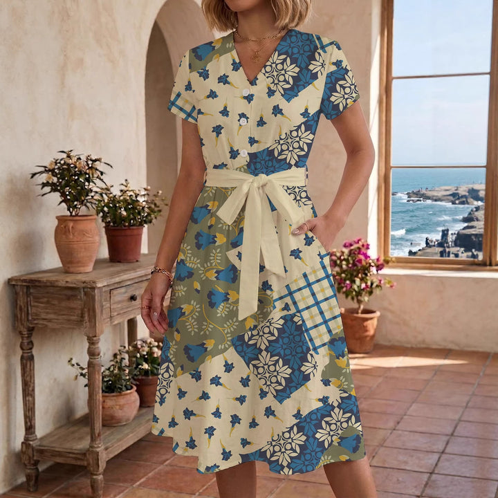 Damen Sommerliches Kleid mit taillierbarem Bindegürtel und floralem Muster Echo Archiv