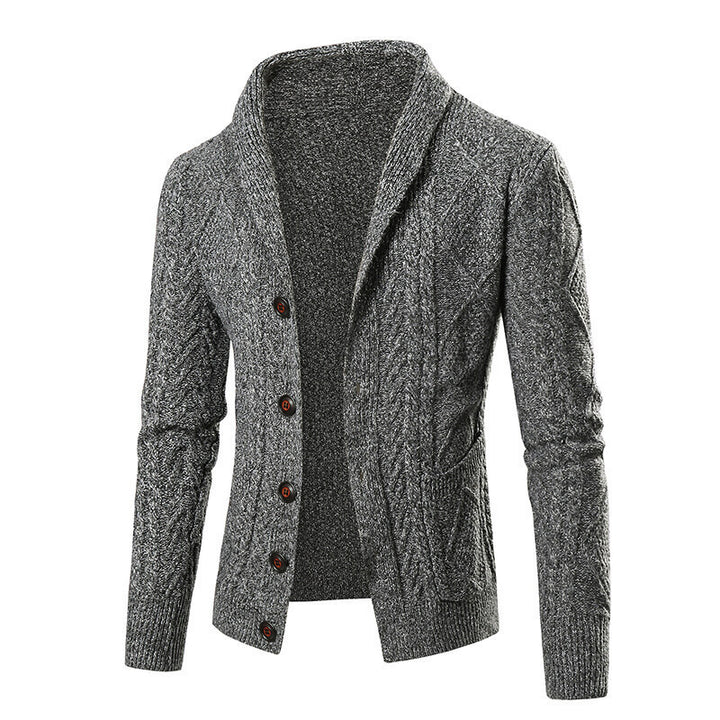 Herren Strickjacke mit modernem Zopfmuster und praktischen Taschen Echoarchiv
