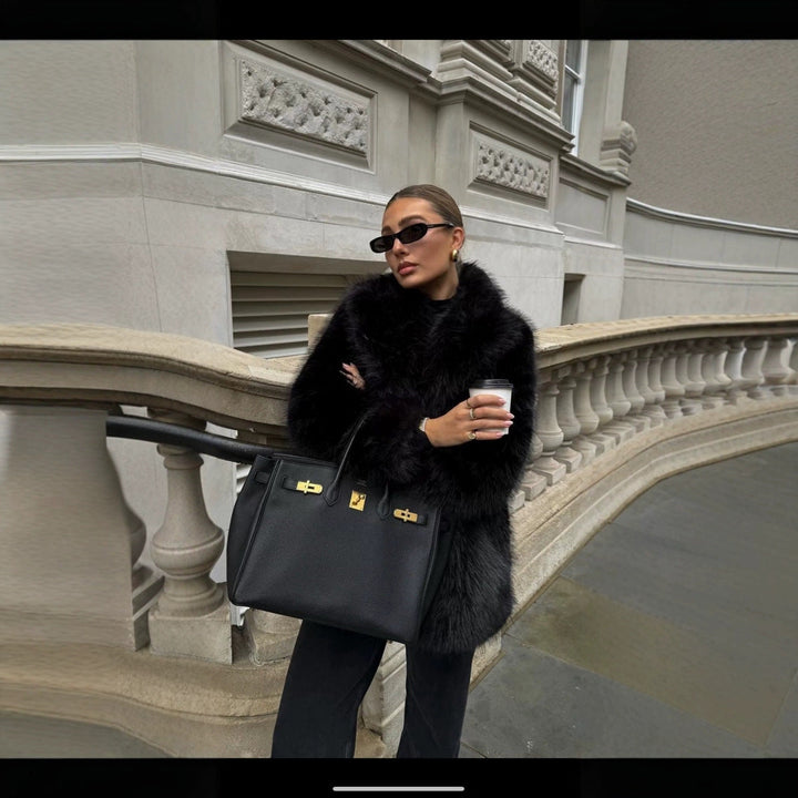 Damen Eleganter Oversized Kunstpelzmantel mit weit geschnittenen Ärmeln – Avérine