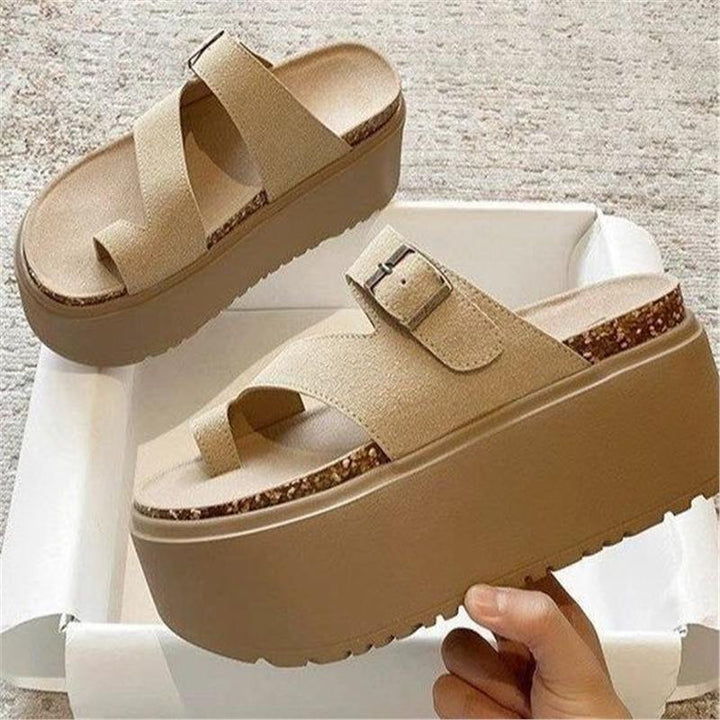 Damen Plateau-Sandalen mit Zehensteg, Kork‑Fußbett und verstellbarer Schnalle – Sorelia