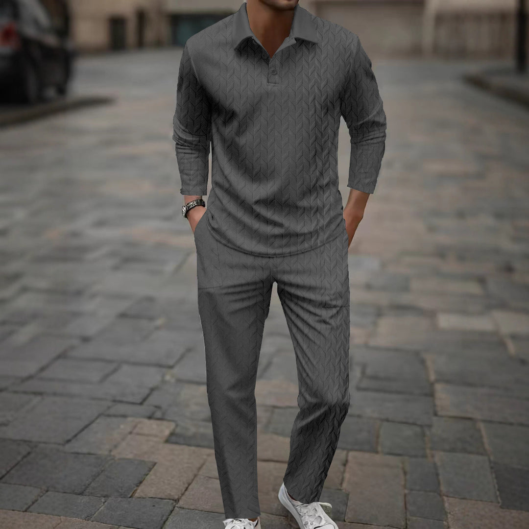 Herren elegantes Freizeitoutfit mit strukturiertem Oberteil und bequemen Hosen Echoarchiv