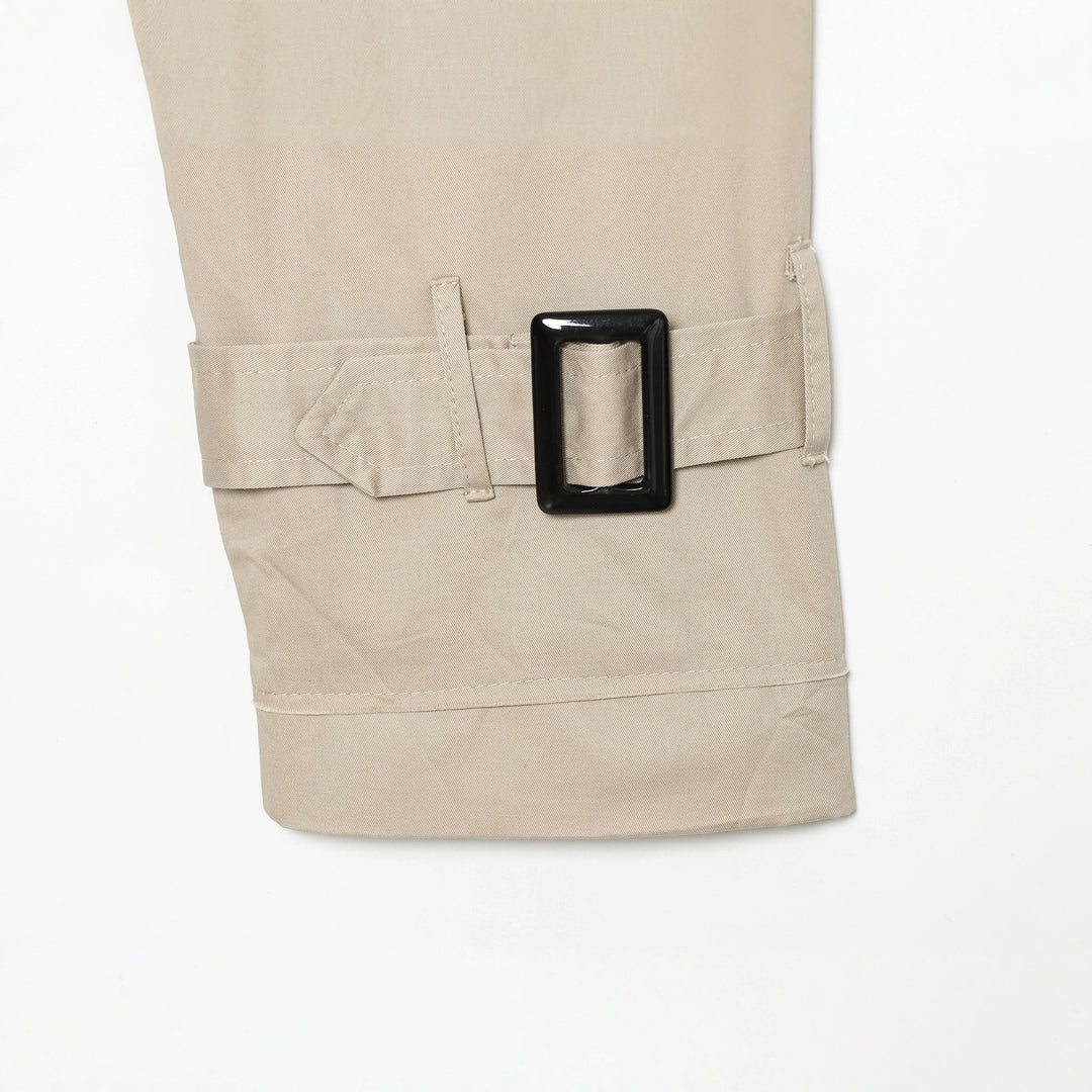 Damen Cropped-Trenchcoat mit doppelreihiger Knopfleiste, Schulterklappen und Taillengürtel Echoarchiv