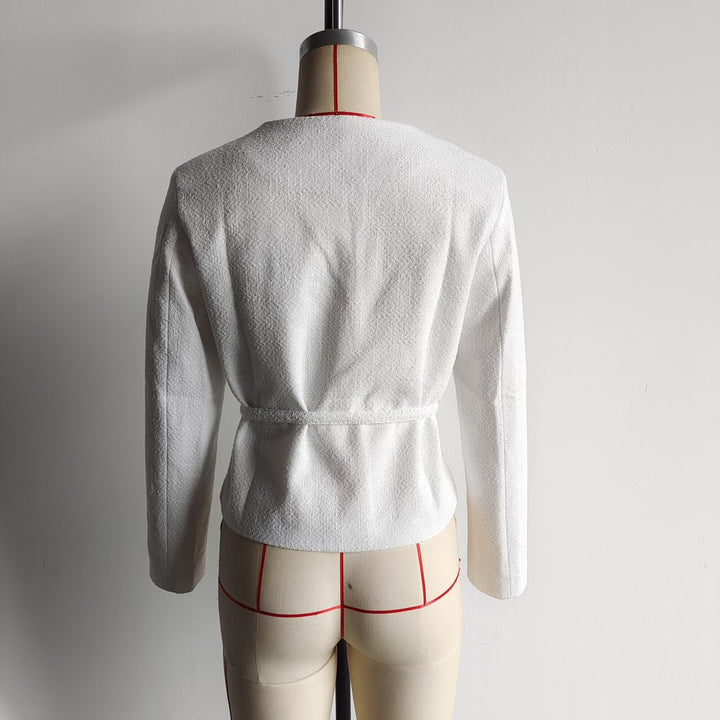 Damen nan taillierte Bouclé-Jacke mit Bindegürtel und goldfarbenen Zierknöpfen Echo Archiv