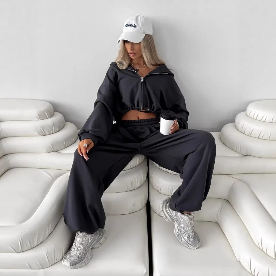 Damen Kurz geschnittenes Kapuzen-Sweatshirt und weite Lounge-Jogginghose Set – Avérine