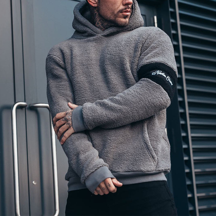 Herren Kuscheliger Fleece-Hoodie mit grafischen Akzenten Echoarchiv