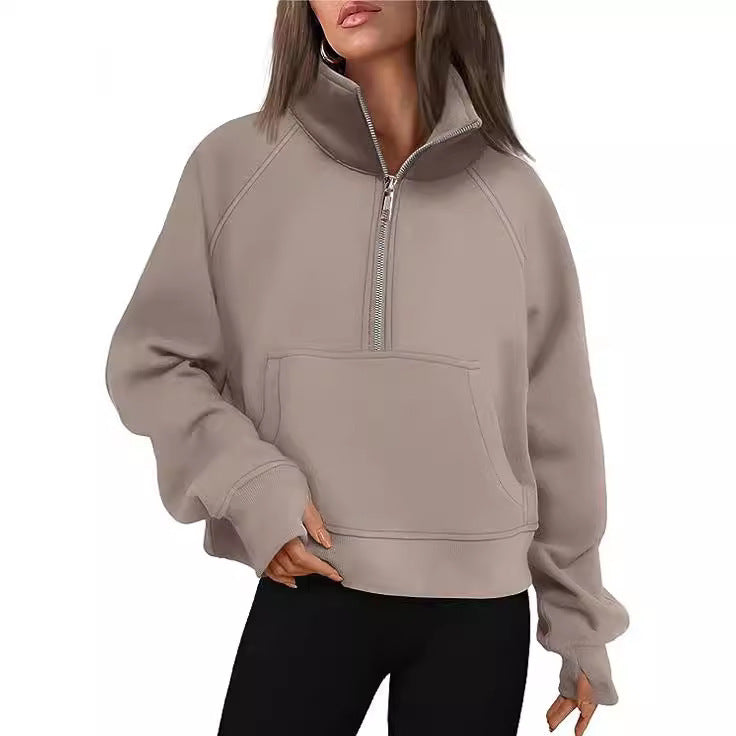 Damen nan cropped Halbzip-Sweatshirt mit hohem Stehkragen, Kängurutasche und überschnittener Schulter Echo Archiv