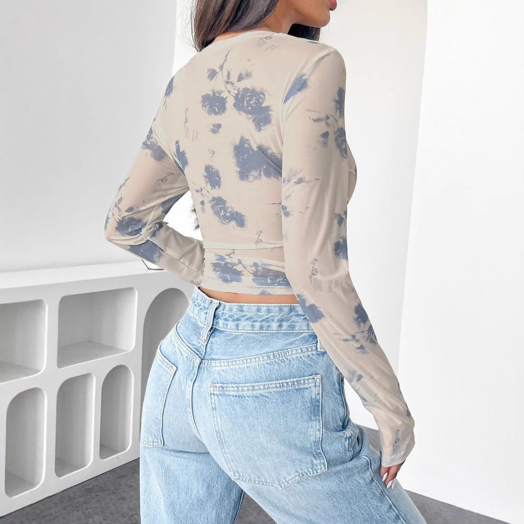 Damen nan figurbetontes tailliertes bauchfreies Mesh-Oberteil mit Rundhals, verlängerten Ärmeln, Daumenlöchern und dezentem Batikmuster Echo Archiv