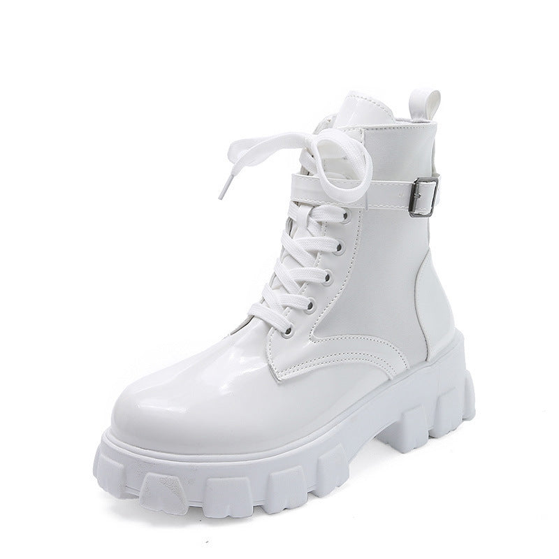 Damen Chunky‑Lug Ankleboots mit patentiertem Lackoberteil, Schnürung und verstellbarem Schnallenriemen Echo Archiv