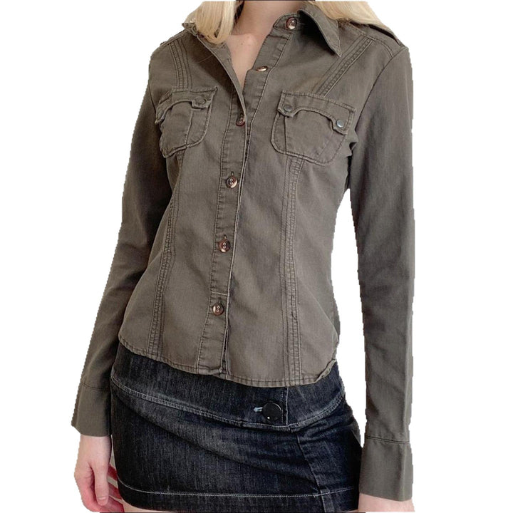 Damen Taillierte Hemdjacke mit Brusttaschen und markanter Nahtführung – Célinea