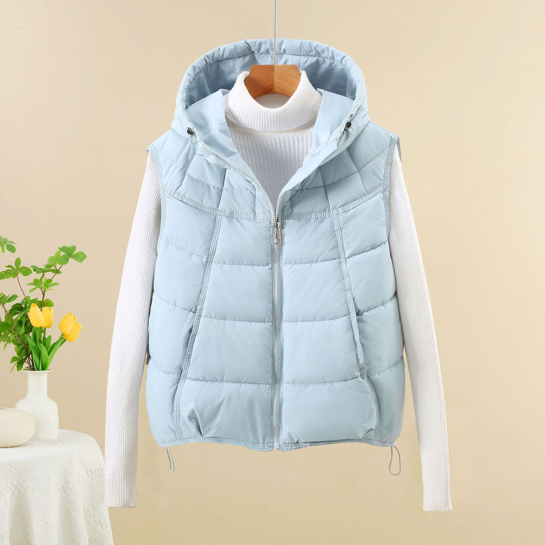 Damen leichte gesteppte Thermo-Weste mit ergonomischer Kapuzenblende und verstellbarem Saum – Avérine