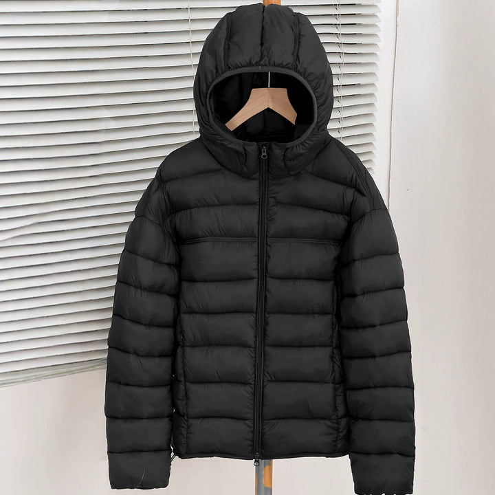 Damen Leichte Kapuzen‑Pufferjacke mit schmaler Quersteppung und ergonomischer Kapuze Echo Archiv