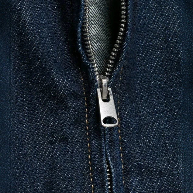 Damen Kurz geschnittene Jeansjacke mit Mandarinkragen, Zierknopfreihe und Schulterpatten Echo Archiv