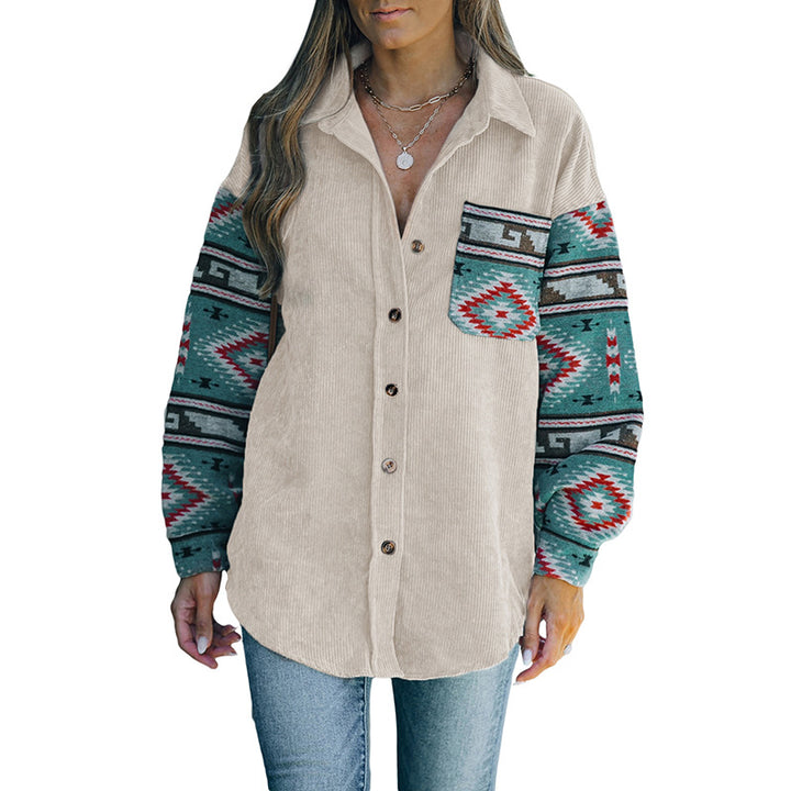 Damen Cord‑Hemdenjacke mit gemusterten Strickärmeln und aufgesetzter Brusttasche – Célinea