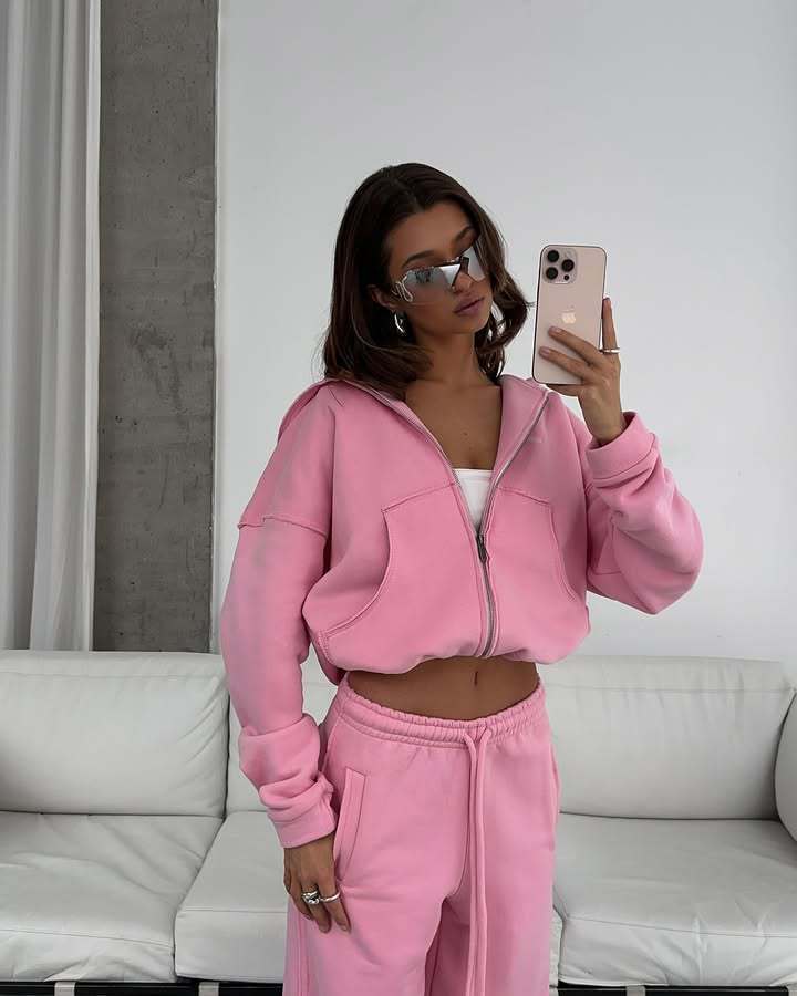 Damen oversized kurz geschnittener Kapuzenpullover und hochtaillierte Jogginghose Set aus Bio-Baumwollfleece – Auréline