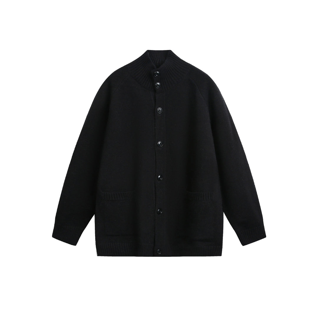 Unisex Cardiganjacke mit hohem Rippkragen, durchgehender Knopfleiste und Eingrifftaschen Echoarchiv