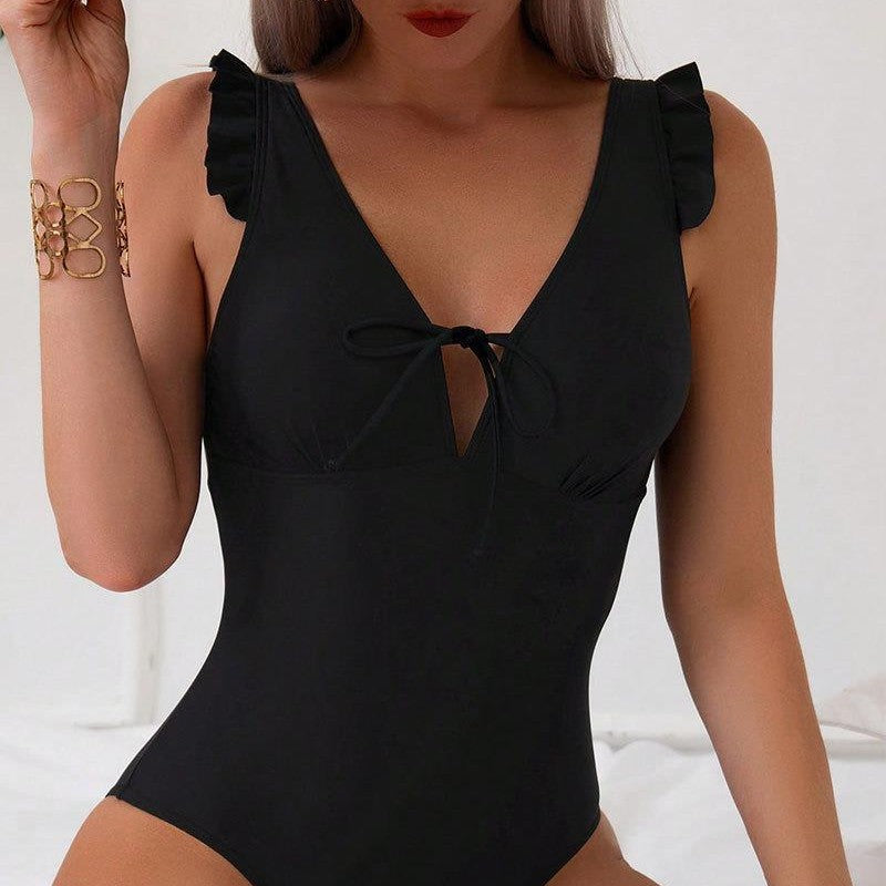 Damen Einteiler Badeanzug mit tiefer V-Neck und Rüschendetails Echo Archiv