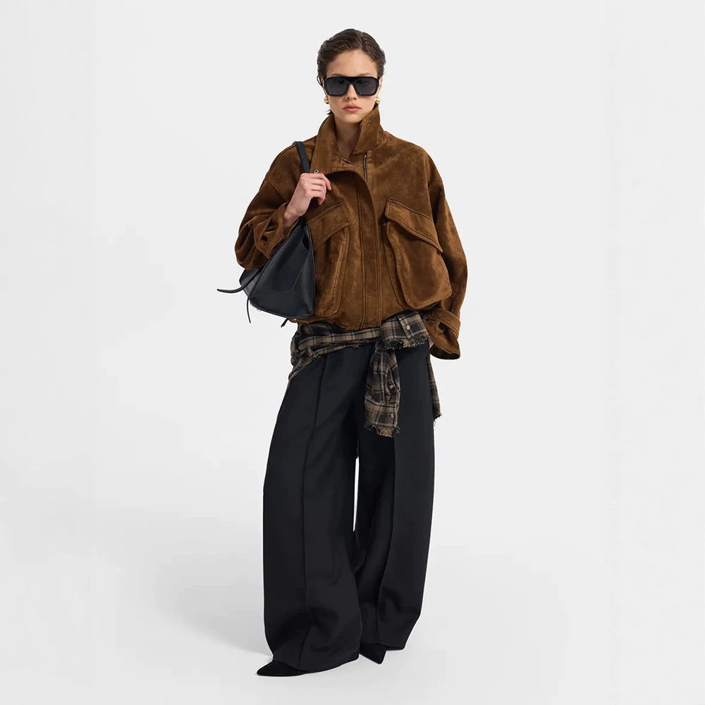 Damen Oversize Veloursleder-Blouson mit großen Pattentaschen und Stehkragen Echoarchiv