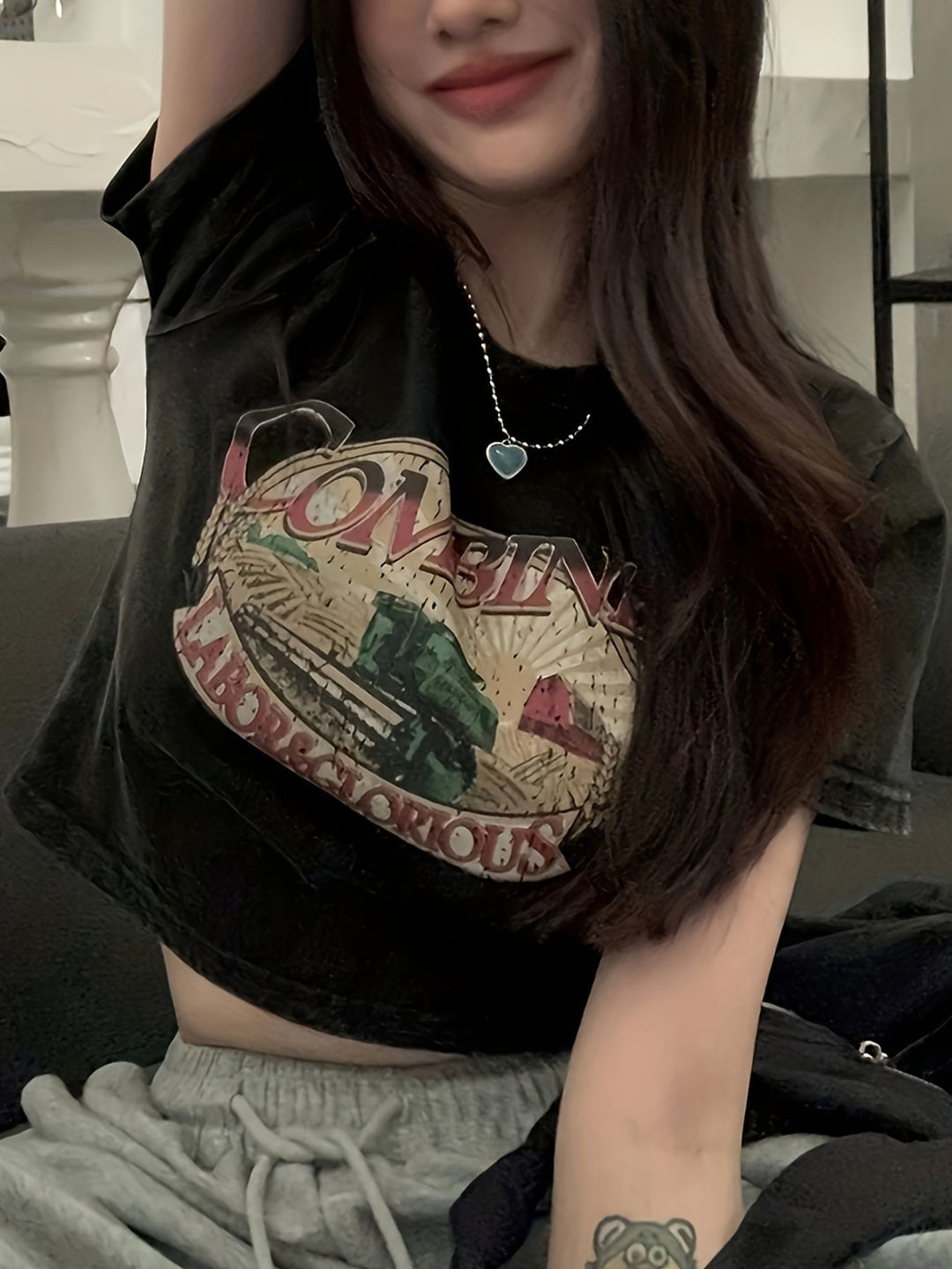 Damen Crop-T-Shirt mit kreativem Augenmotiv und Tourdruck Echo Archiv