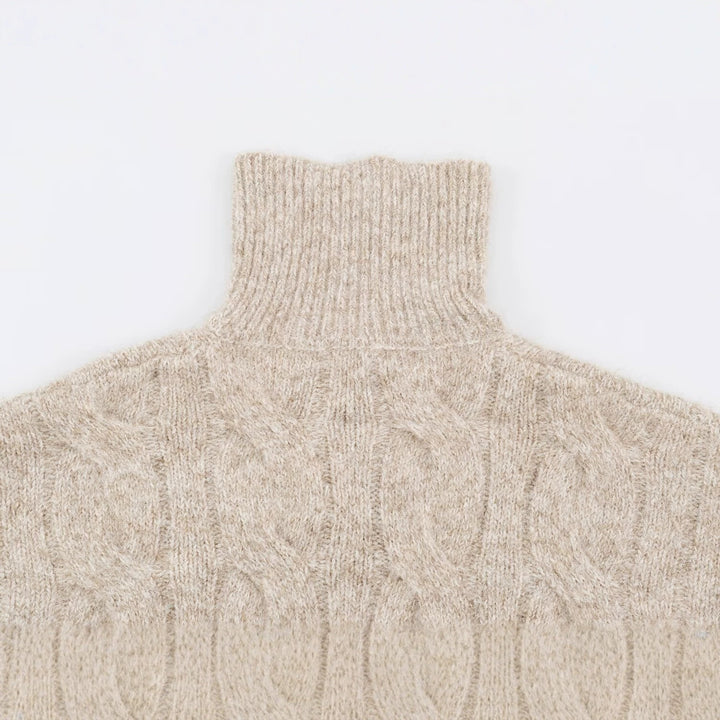 Damen Grobgestrickter Longpullover mit Zopfmuster und halbhohem Reißverschlusskragen Echoarchiv