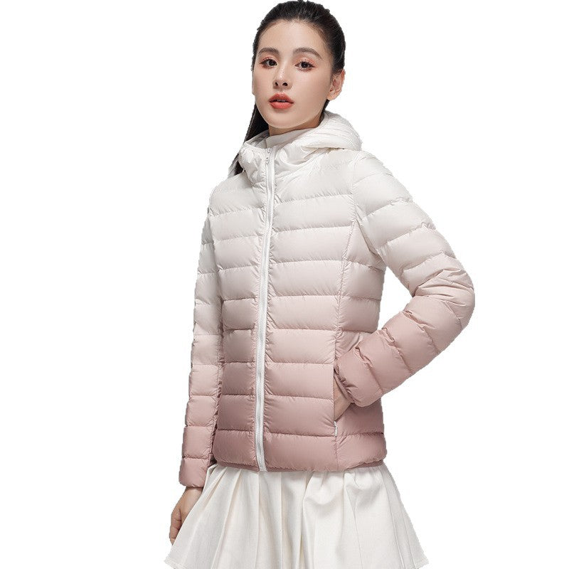 Damen ultraleichte Kapuzen-Steppjacke mit kompaktem Packmaß und windabweisender Hülle Echoarchiv