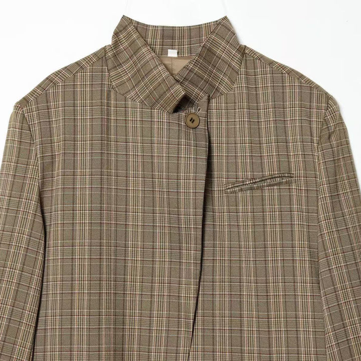 Damen Kurzblazer mit Stehkragen, asymmetrischer Knopfblende und Pattentaschen Echoarchiv