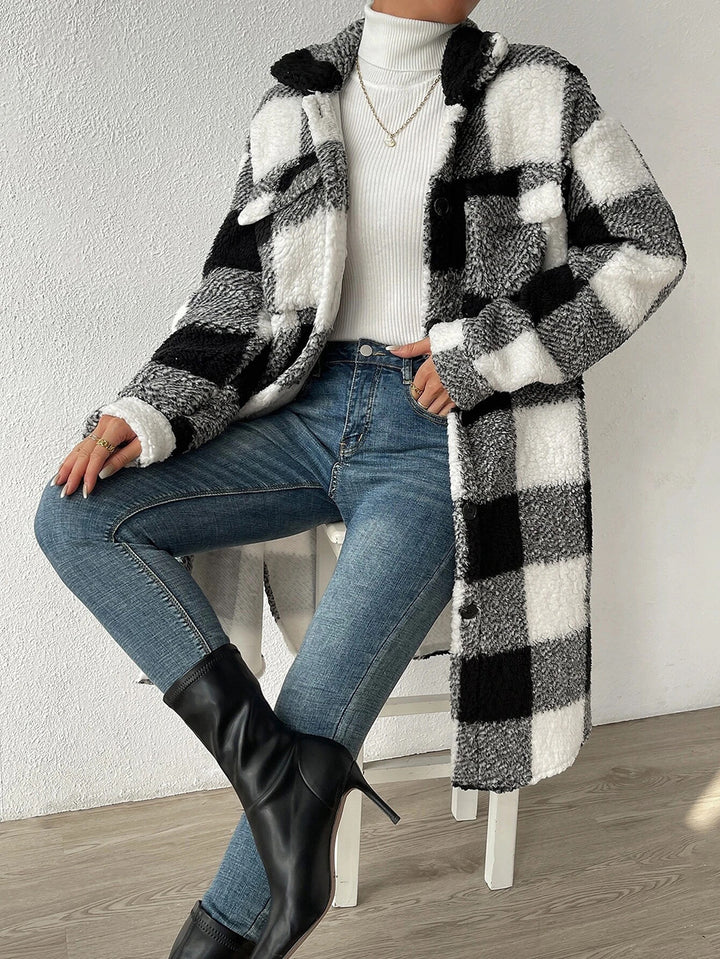 Damen nan langer Teddy-Karo-Mantel mit Hemdkragen, aufgesetzten Brusttaschen und Knopfleiste Echo Archiv
