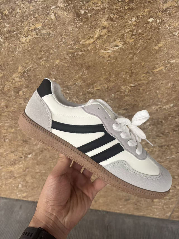Damen Retro-Sneaker mit Gummisohle, leichtem Textilfutter und Komfortfußbett – Névara