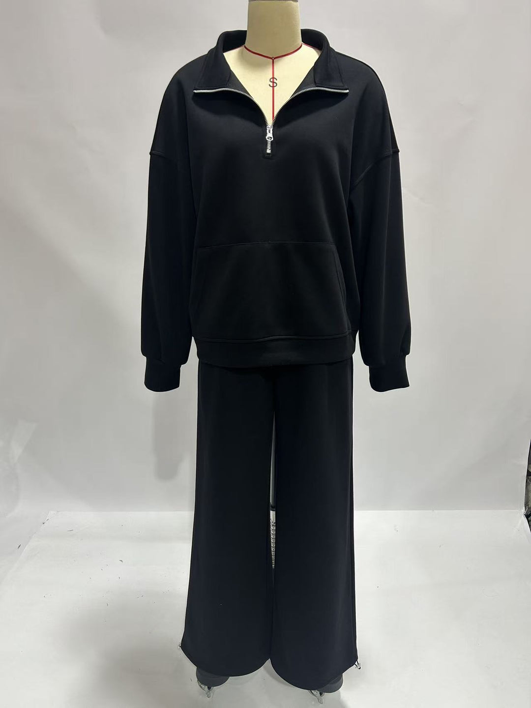 Damen Bequeme und elegante Langarm-Pullover mit Reißverschluss und weiten Jogginghose Echo Archiv