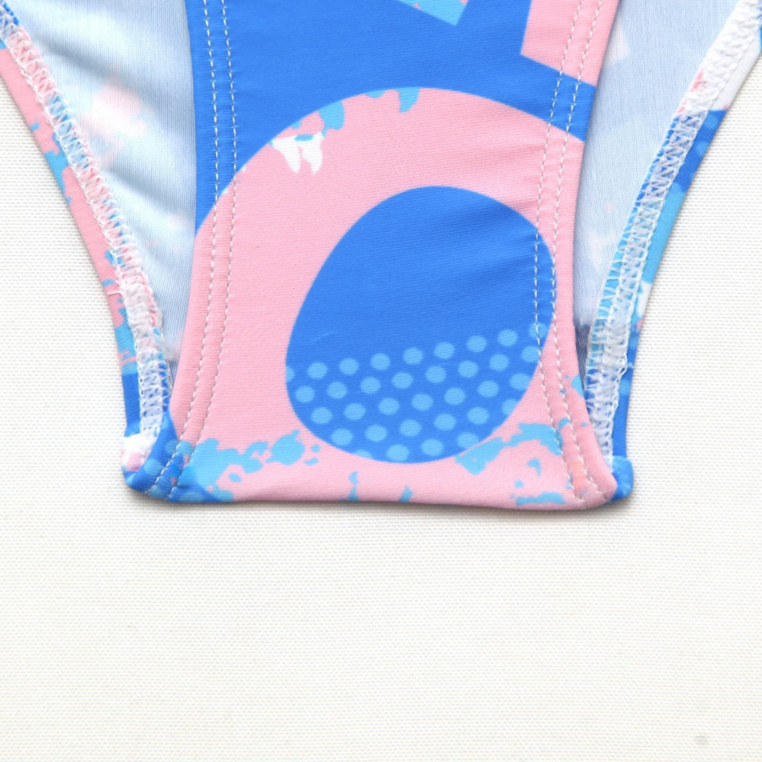 Damen Sportlicher Hochgeschnittener Einteiler mit grafischem Design – Avérine