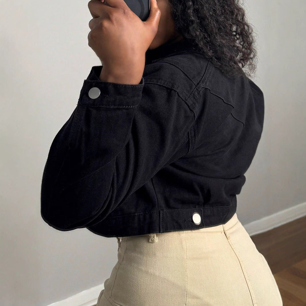 Damen Kurzgeschnittene Jeansjacke mit Metallknopfleiste und taillenlanger Passform Echo Archiv
