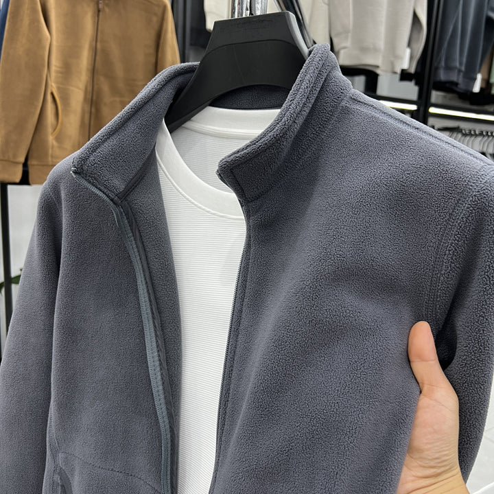 Herren Fleecejacke mit hohem Kragen und praktischen Taschen Echoarchiv