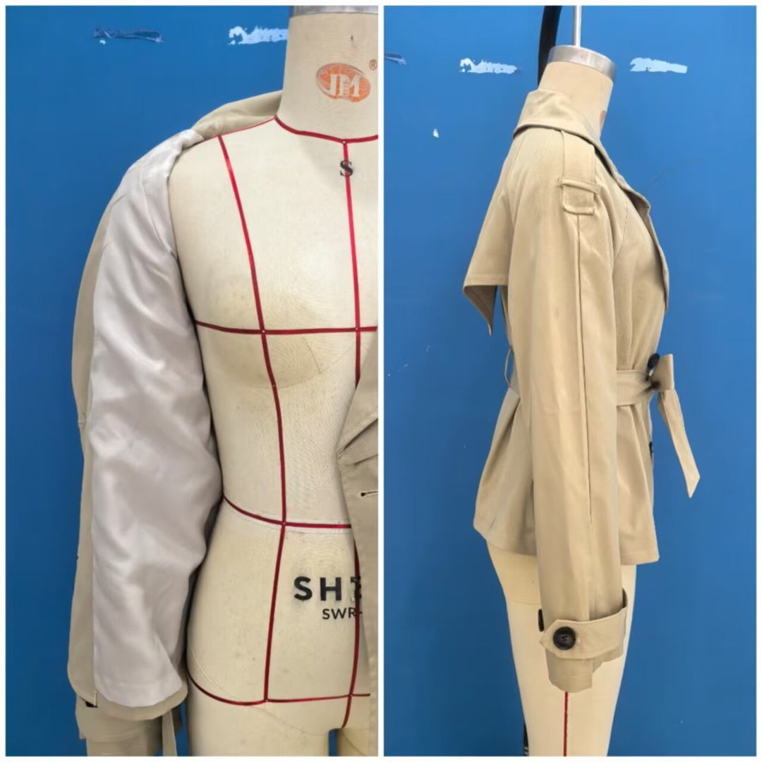 Damen Kurzer Trench‑Blouson mit Reverskapuze, Taillengürtel und doppelter Knopfleiste Echoarchiv