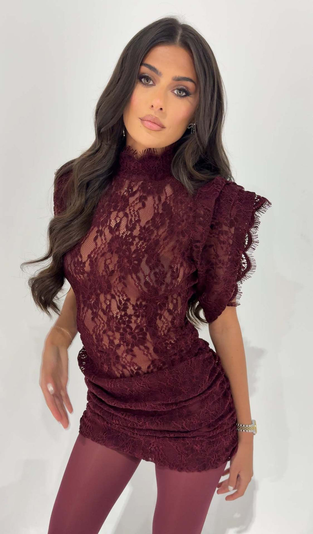 Damen Spitzenkleid mit romantischen Rüschen und transparenten Details Echo Archiv