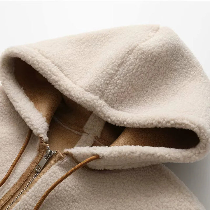 Damen kurze Teddy-Fleece Kapuzenjacke mit Reißverschluss und großen Fronttaschen – Célinea