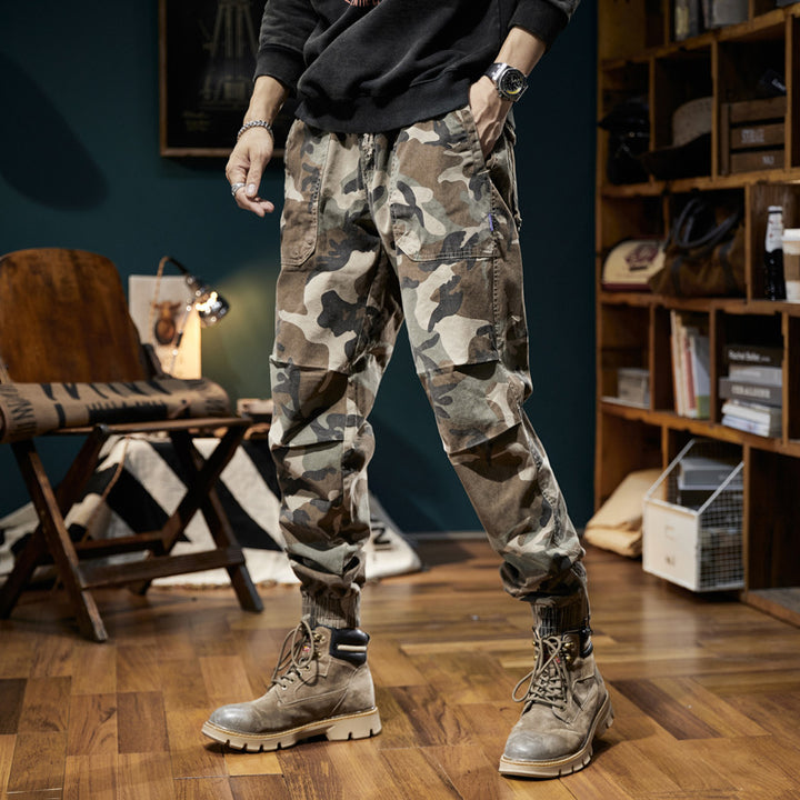 Herren Camouflage-Cargo-Jogginghose mit Tunnelzug, Knieabnähern und geripptem Knöchelabschluss Echo Archiv