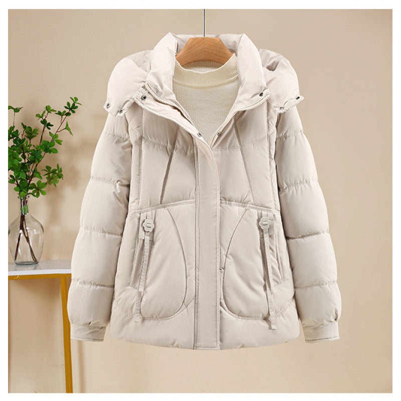 Damen Kurzjacke im Puffer‑Look mit Kapuze, taillierender Schnitt und Reißverschluss Echo Archiv