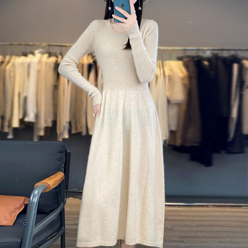 Damen Langärmeliges Midikleid aus Feinstrick mit taillierter A‑Linien‑Silhouette Echoarchiv