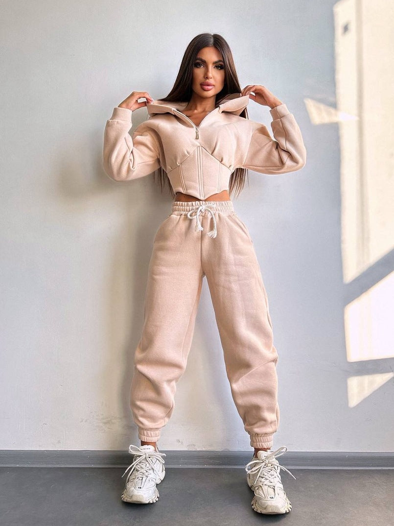 Damen Crop-Kapuzenjacke mit Korsagennaht und High-Waist Jogginghose – Élanora