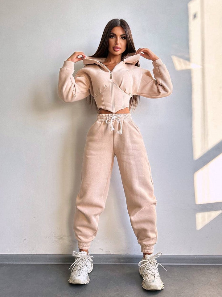 Damen Crop-Kapuzenjacke mit Korsagennaht und High-Waist Jogginghose – Élanora