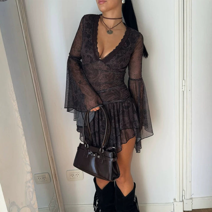 Damen Transparentes Spitzen-Minikleid mit tiefem V‑Ausschnitt, Rüschenrock & Glockenärmeln Echoarchiv